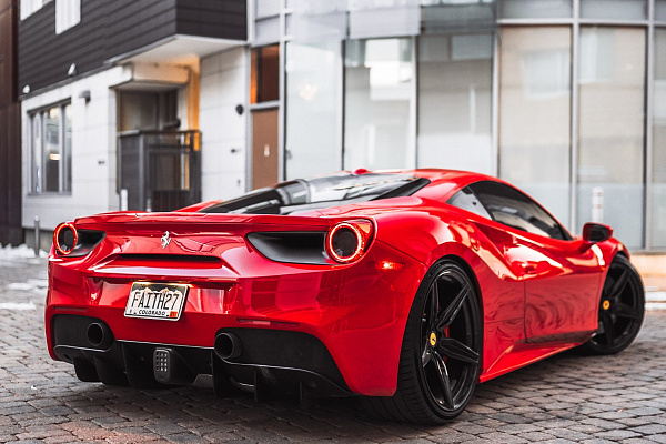 Фото дисков Brixton Forged PF4 Черный глянец на Ferrari 488