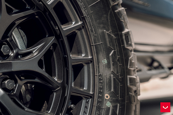 Фото дисков Vossen HFX-1 (6-Lug) Черный сатин на  Toyota Tacoma IV