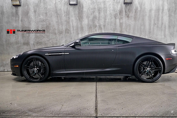 Фото дисков HRE P107 Черный глянец на Aston Martin Vanquish 2