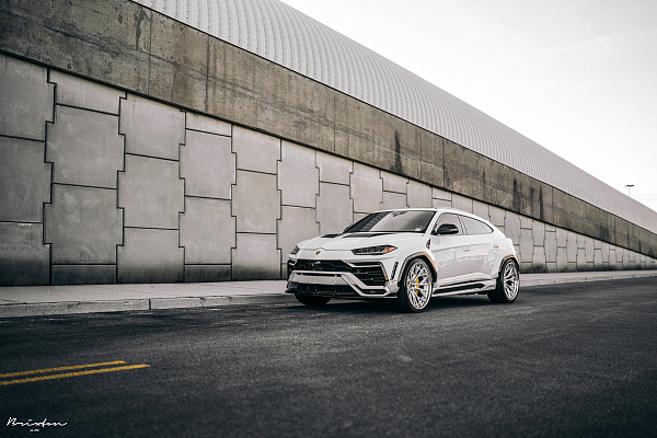 Фото дисков Brixton Forged PF10 Глянцевый лак на Lamborghini Urus