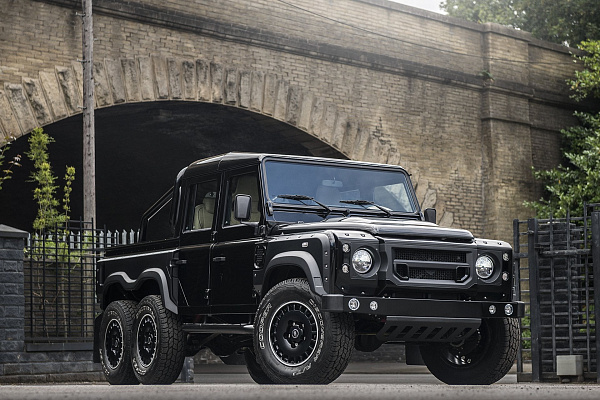 Фото дисков Kahn Huntsman 1945 Retro Classic Черный сатин на Land Rover Defender I