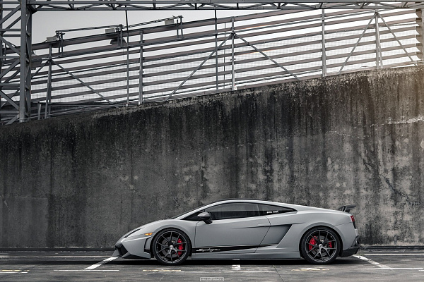 Фото дисков HRE P101 Сатиновый графит на Lamborghini Gallardo