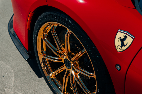 Фото дисков Brixton Forged R11-RS Глянцевое золото на Ferrari F8