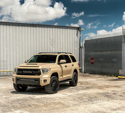 Фото дисков Vossen HF-7 на Toyota Sequoia II