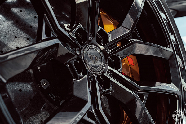 Фото дисков Vossen UV-X Черный глянец на Audi A/RS 6 (C8)