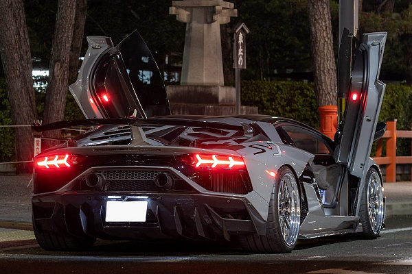 Фото дисков Anrky RS1 Глянцевый темный лак на Lamborghini Aventador