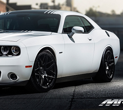 Фото дисков MRR FS01 на Dodge Challenger III