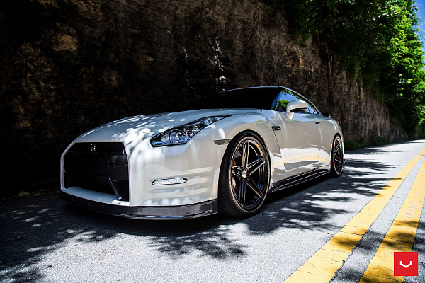 Фото дисков Vossen VFS-5 Глянцевый графит на Nissan GT-R