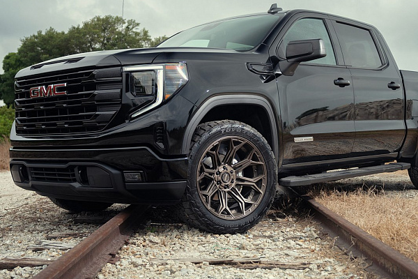 Фото дисков 4PLAY 4P83 Сатиновая бронза на GMC Sierra IV