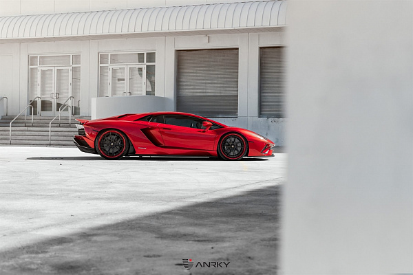 Фото дисков Anrky S3-X5 Черный глянец на Lamborghini Aventador