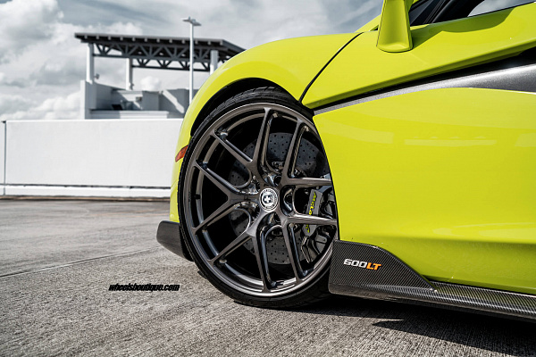Фото дисков HRE R101 Lightweight Глянцевый темный лак на McLaren 600