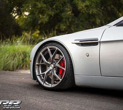 Фото дисков MRR FS06 на Aston Martin Vantage 3