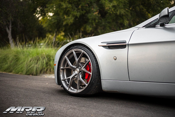Фото дисков MRR FS06 Глянцевый тонированный лак на Aston Martin Vantage 3