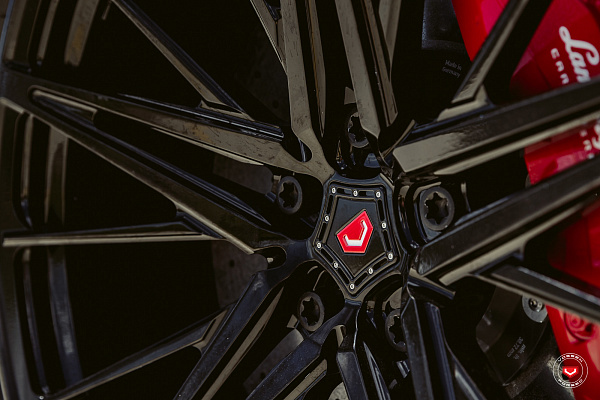 Фото дисков Vossen M-X6 Черный глянец на Lamborghini Urus