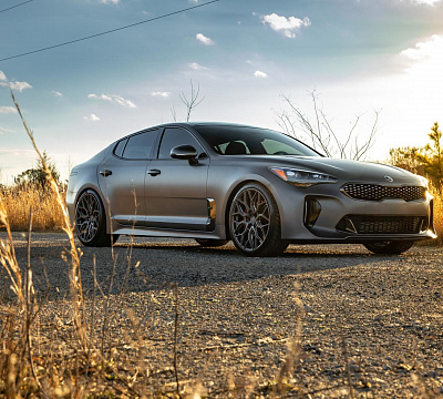 Фото дисков Vossen HF-2 на Kia Stinger