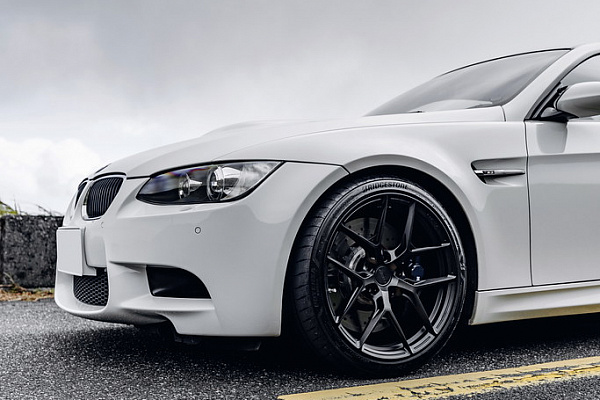 Фото дисков MRR NES SS-1.1 Черный глянец на BMW 3/M3 (E90)