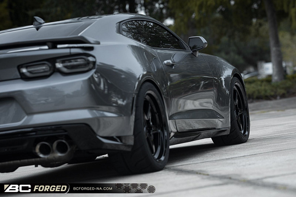 Фото дисков BC Forged LE51 // MLE51 Черный глянец на Chevrolet Camaro VI
