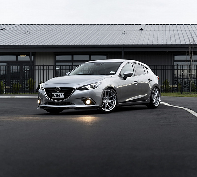 Фото дисков Rotiform FLG на Mazda 3 III