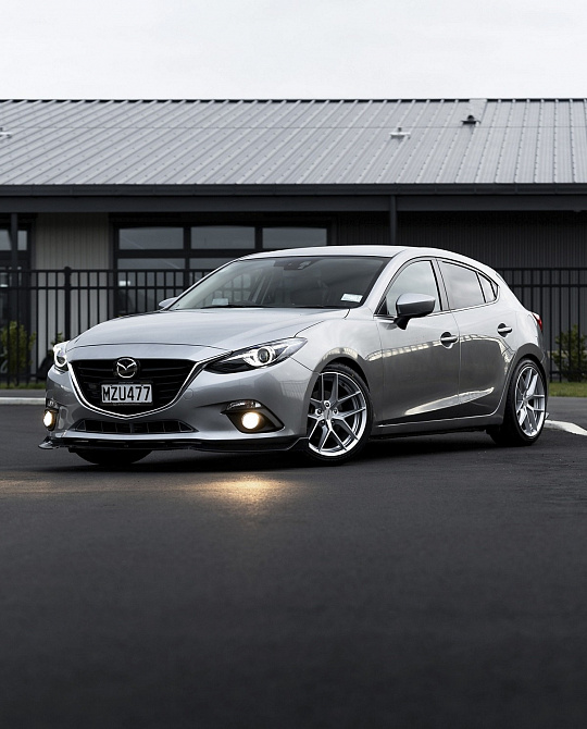 Фото дисков FLG Серебро на Mazda 3 III