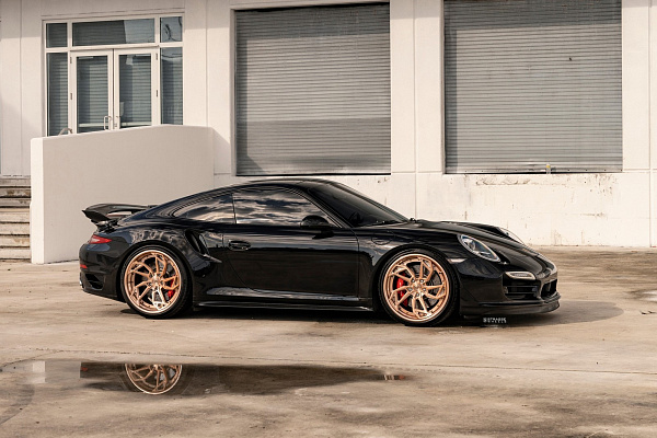 Фото дисков Strasse Wheels SB1 Deep Concave FS Сатиновое золото на Porsche 911 VII