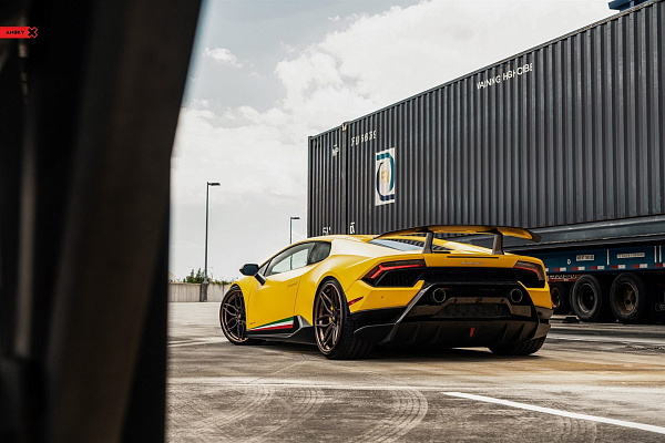 Фото дисков Anrky AN36 Сатиновая темная бронза на Lamborghini Huracan