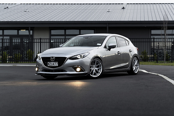 Фото дисков Rotiform FLG Серебро на Mazda 3 III