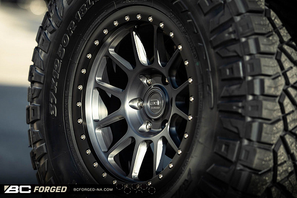 Фото дисков BC Forged RD03-BL Сатиновый тонированный лак на Ford Bronco