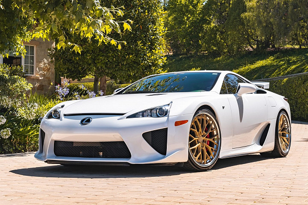 Фото дисков Anrky AN30 Сатиновое золото на Lexus LFA