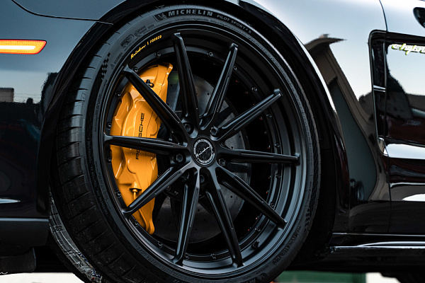 Фото дисков Brixton Forged R11-R Черный сатин на Porsche Panamera II
