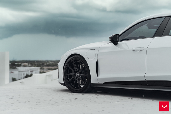 Фото дисков Vossen HF-3 Черный глянец на Audi E-tron GT