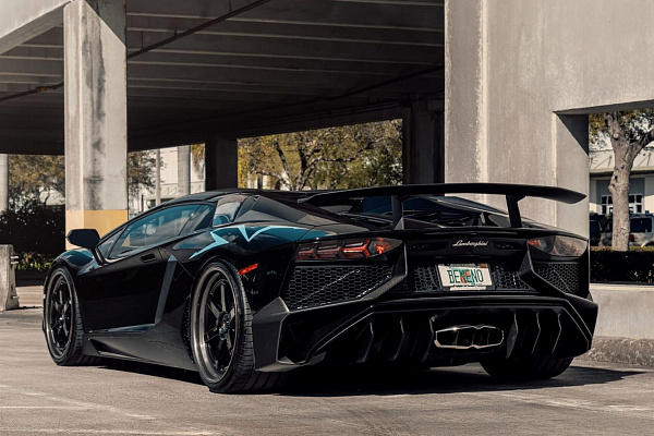 Фото дисков Anrky JDX-316 Черный глянец на Lamborghini Aventador