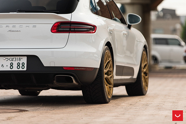 Фото дисков Vossen HF-2 Сатиновое золото на Porsche Macan I