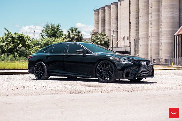 Фото дисков Vossen HF-2 Черный глянец на  Lexus LS V