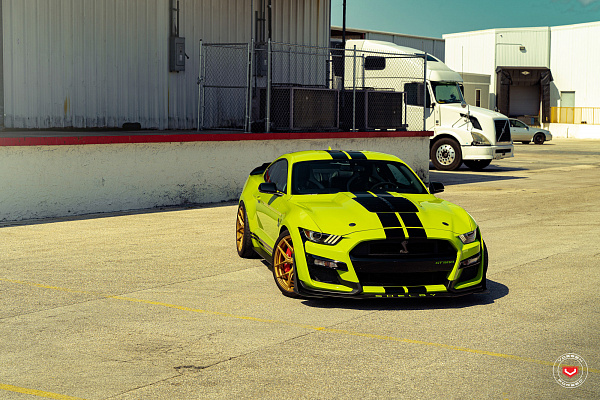 Фото дисков Vossen S21-01 Сатиновое золото на Ford Mustang VI