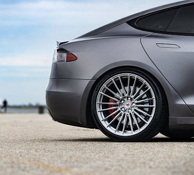 Фото дисков Vossen S17-04 на Tesla Model S