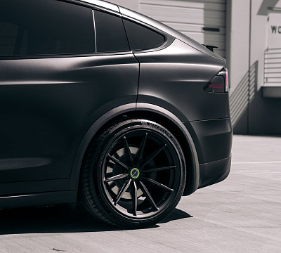 Фото дисков Brixton Forged R11-R на Tesla Model X
