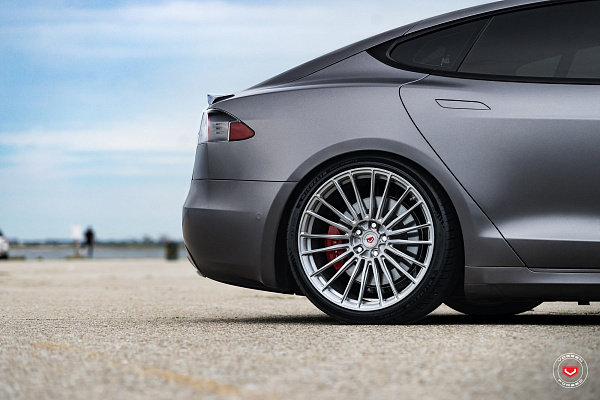 Фото дисков Vossen S17-04 Глянцевый тонированный лак на Tesla Model S