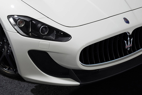 Фото дисков Maserati MC Черный сатин на Maserati GranTurismo I