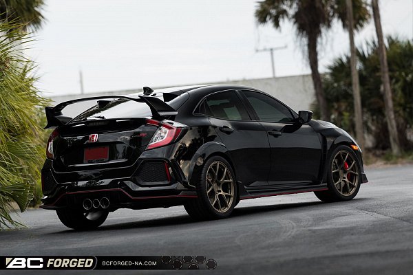 Фото дисков BC Forged RZ05 Сатиновая бронза на Honda Civic Type R FL5