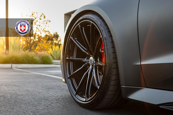 Фото дисков HRE P104SC Черный глянец на Audi A/RS 7 (4K)