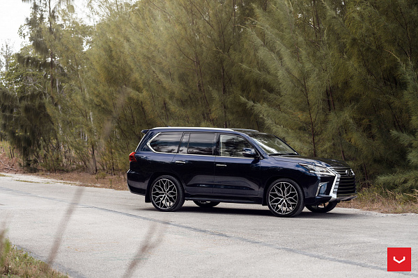 Фото дисков Vossen HF-2 Алмазная проточка на Lexus LX III