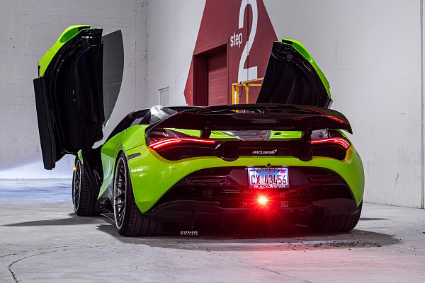 Фото дисков Strasse Wheels SV10M Deep Concave FS Черный глянец на McLaren 720S