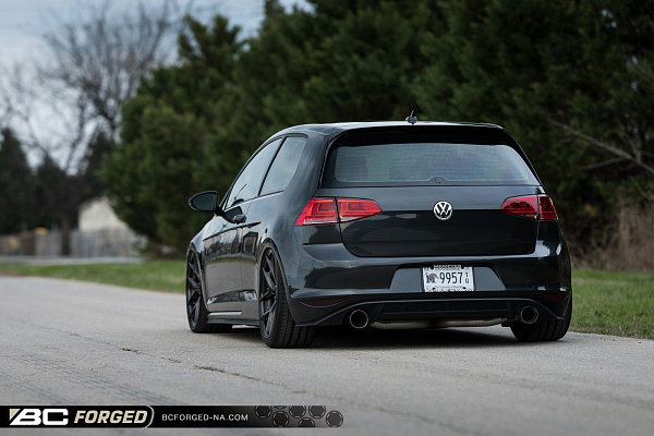 Фото дисков BC Forged HCS21 Глянцевый темный лак на Volkswagen Golf VII