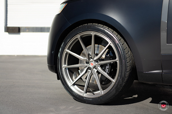 Фото дисков Vossen M-X2 Глянцевый тонированный лак на Land Rover Range Rover V