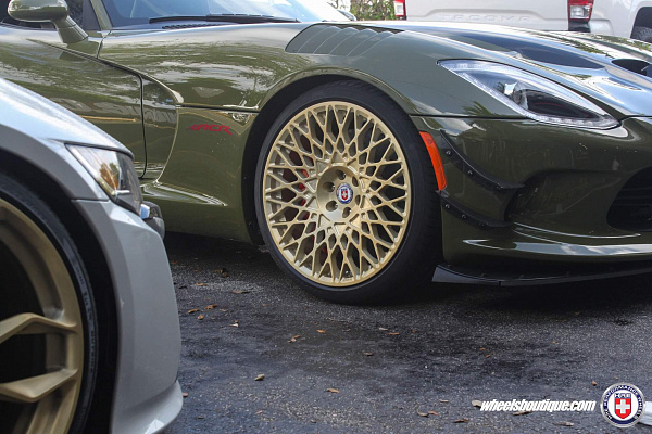 Фото дисков HRE 501M Глянцевая шампань на Dodge Viper