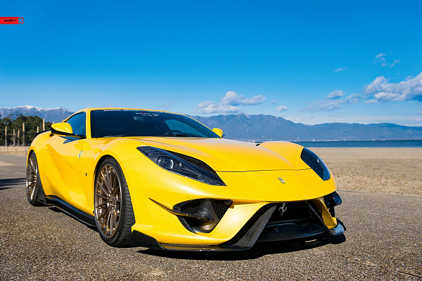Фото дисков Anrky AN39 Глянцевая шампань на Ferrari 812