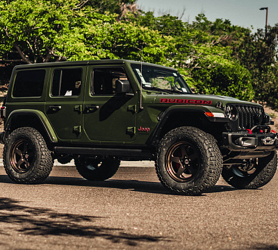 Фото дисков HRE 527 на Jeep Wrangler IV (JL)
