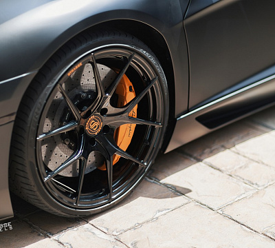 Фото дисков Strasse Wheels SM5R Deep Concave Monoblock на Lamborghini Aventador