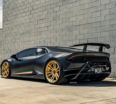 Фото дисков Strasse Wheels SV12 Deep Concave Duoblock на Lamborghini Huracan