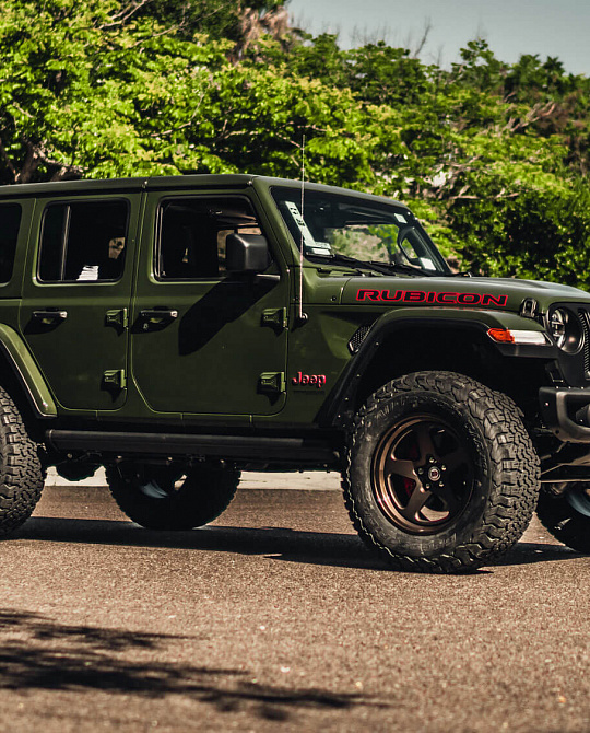 Фото дисков 527 Глянцевая бронза на Jeep Wrangler IV (JL)